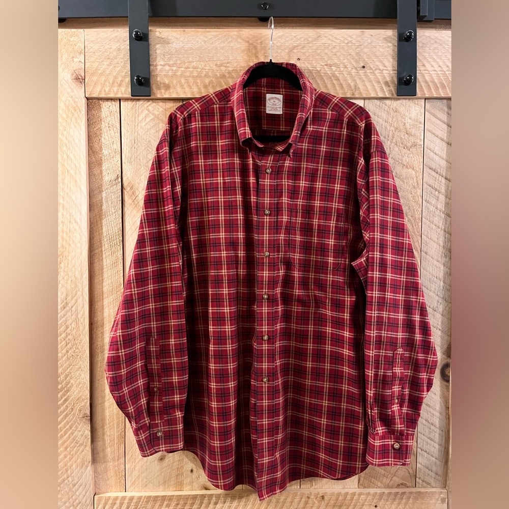 Brooks Brothers Long Sleeve Shirt. Size XL.
Non Iron. All Cotton.